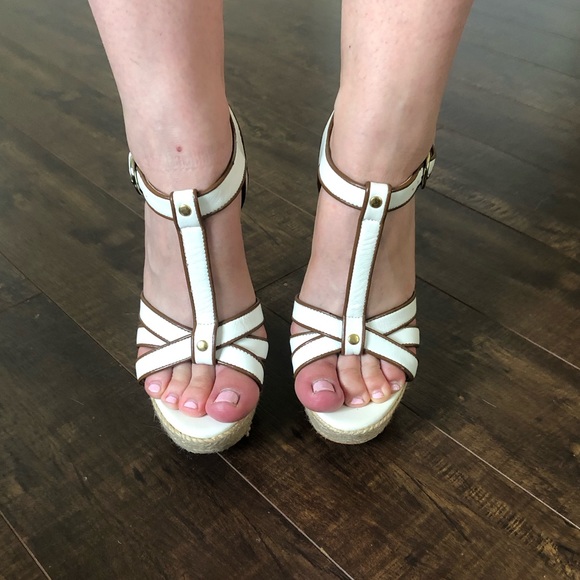 3/20$ Tribute Pump Inspired Aldo White Heals 37 - Picture 9 of 11